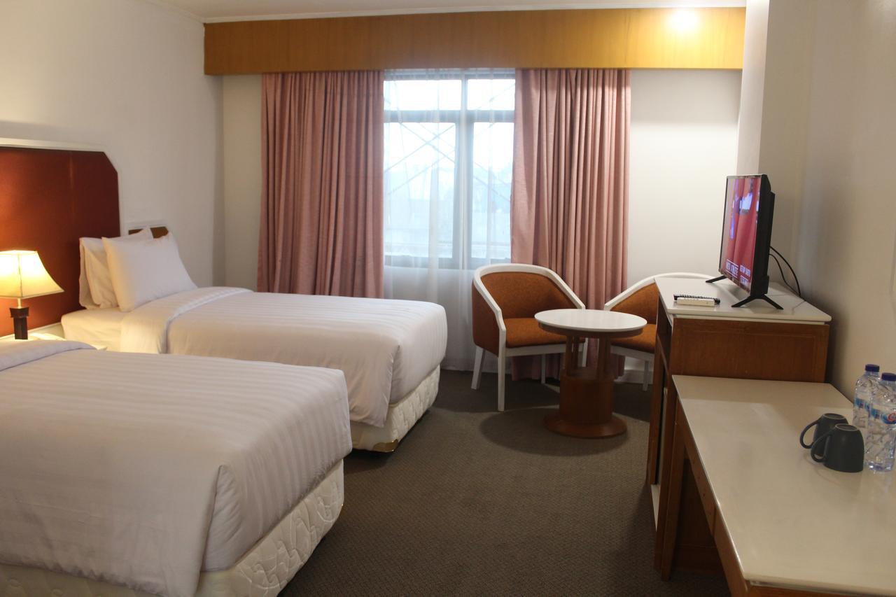 Arnava Hotel Senen Jacarta Exterior foto